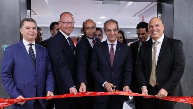 صورة وزير الاتصالات يفتتح مركز التكنولوجيا والابتكار  لشركة “PwC ”  البريطانية بمصر باستثمارات 10 مليون دولار